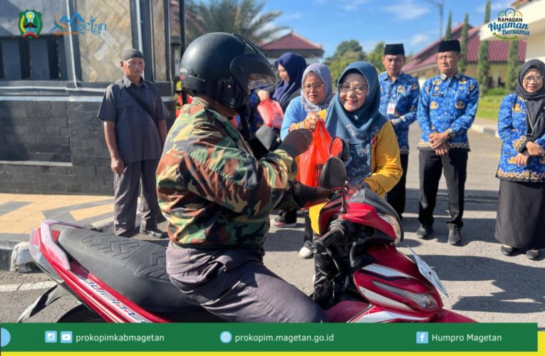 BUPATI BERSAMA KORPRI PEDULI KABUPATEN MAGETAN BAGIKAN BANTUAN SOSIAL
