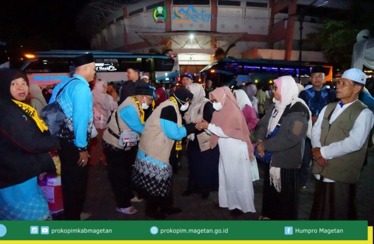 Tangis Haru Sambut Kepulangan Jemaah Haji Kloter 21 di Magetan