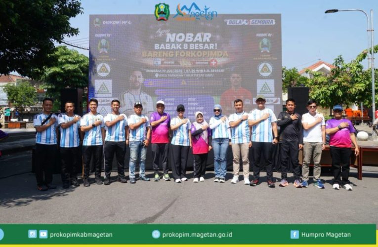 Seru dan Menegangkan, Bupati Magetan Nobar Babak 8 Besar Bersama Warga