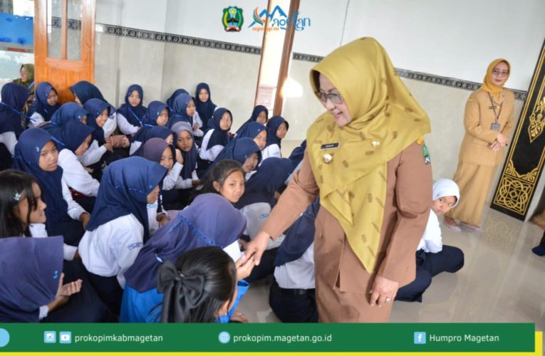 Bupati Magetan Tinjau Pelaksanaan MPLS, Tekankan Pengawasan Penggunaan HP dan Disiplin Siswa