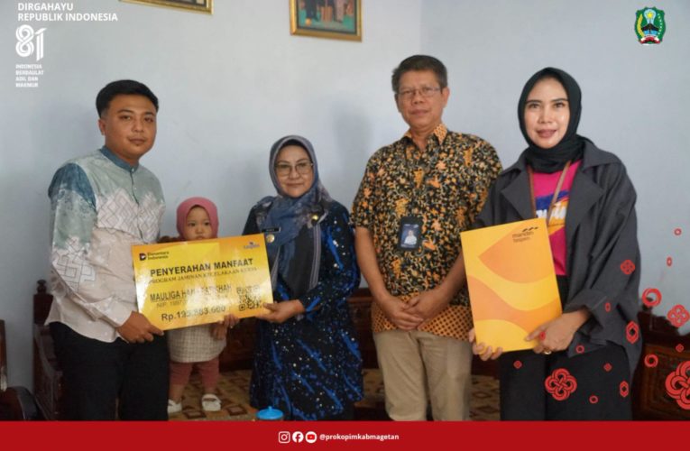 Bupati Magetan Serahkan Santunan PT Taspen kepada Ahli Waris Guru PPPK yang Gugur saat Bertugas