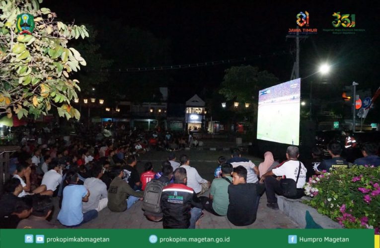 Pemkab Magetan Gelar Nobar FIFA ASEAN Cup, Bunda Nanik Bersama Masyarakat Dukung Timnas Indonesia