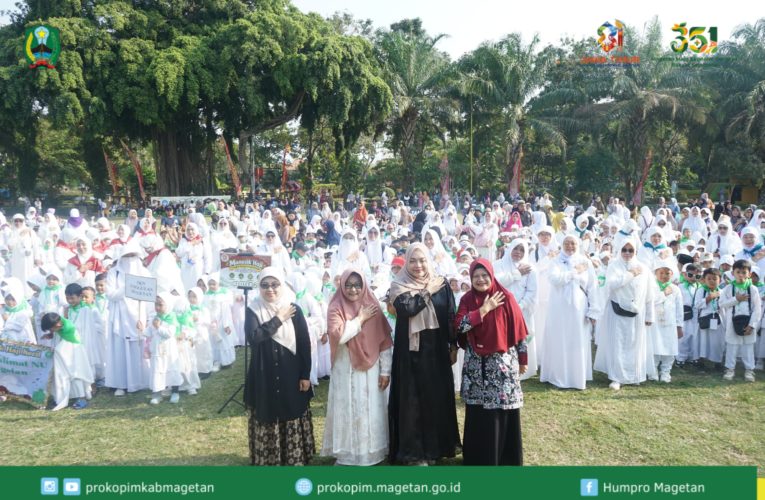 Ribuan Siswa-Siswi TK Padati Alun-alun untuk Manasik Haji